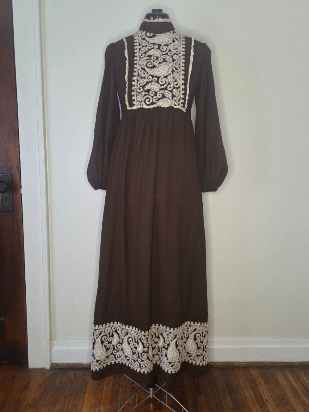 Rae Dolls San Francisco Vintage 70’s Brown Embroidered Long Sleeve Maxi Dress